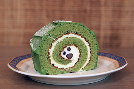 ロールケーキ（抹茶あずき）